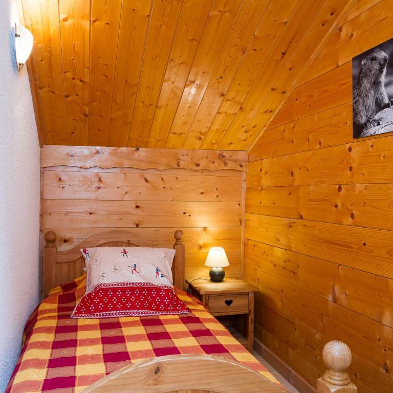 CHAMBRE d'HÔTE LA PETITE BERGERIE - Chambre Quadruple - Vue sur Montagnes - 10