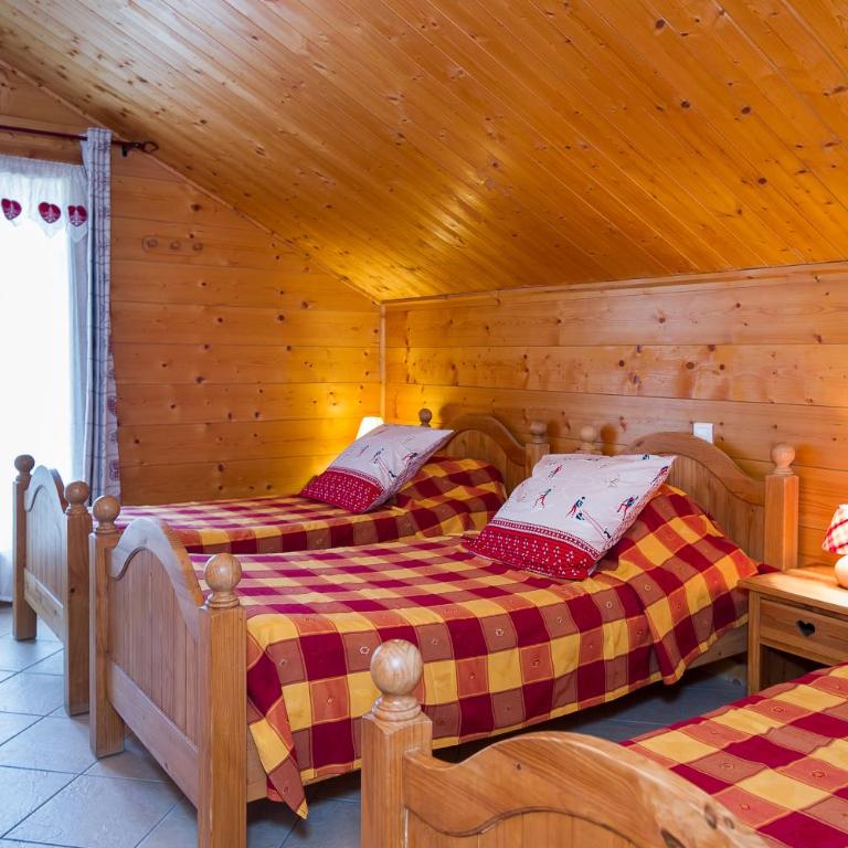 CHAMBRE d'HÔTE LA PETITE BERGERIE - Chambre Quadruple - Vue sur Montagnes - 9