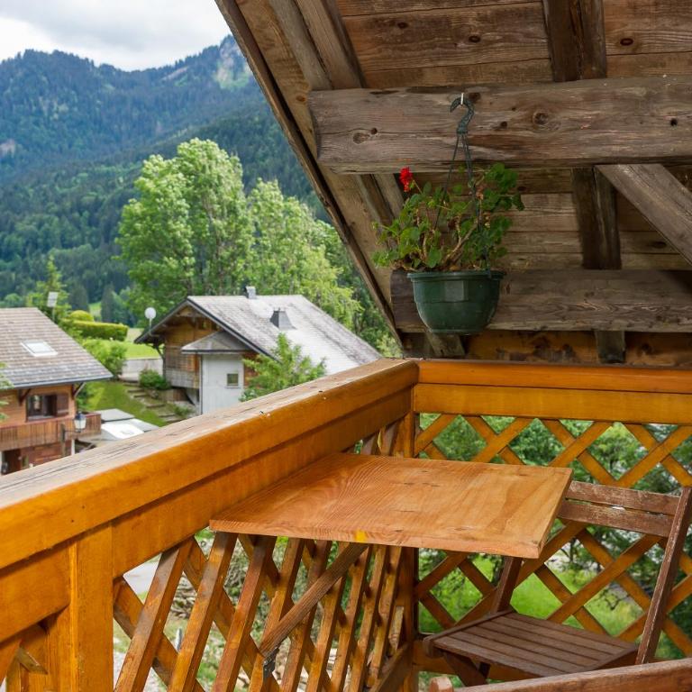 CHAMBRE d'HÔTE LA PETITE BERGERIE - Chambre Quadruple - Vue sur Montagnes - 8