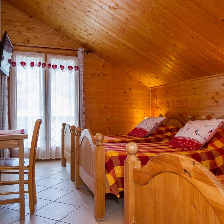 CHAMBRE d'HÔTE LA PETITE BERGERIE - Chambre Quadruple - Vue sur Montagnes - 5
