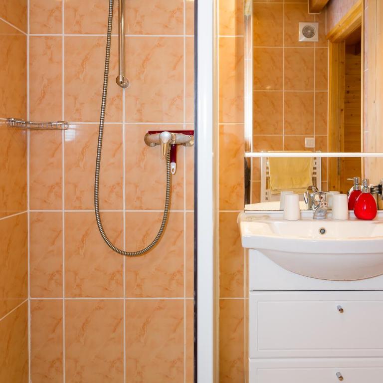 CHAMBRE d'HÔTE LA PETITE BERGERIE - Chambre Double avec Balcon - 4