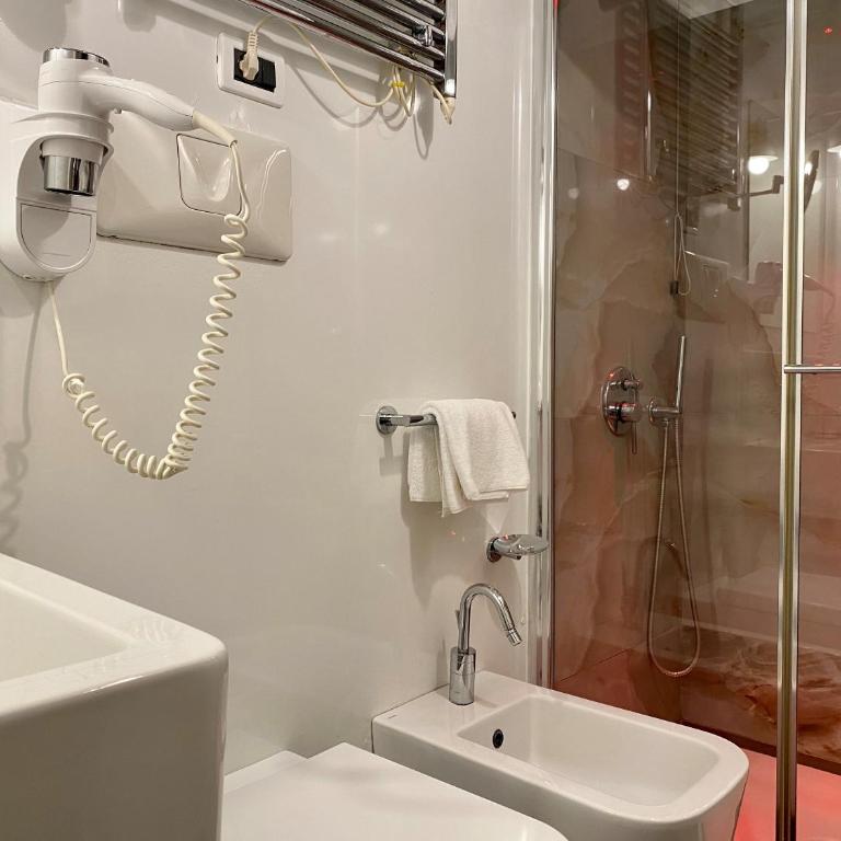 Hotel Il Guercino - Camera Matrimoniale/Doppia con Letti Singoli - 8