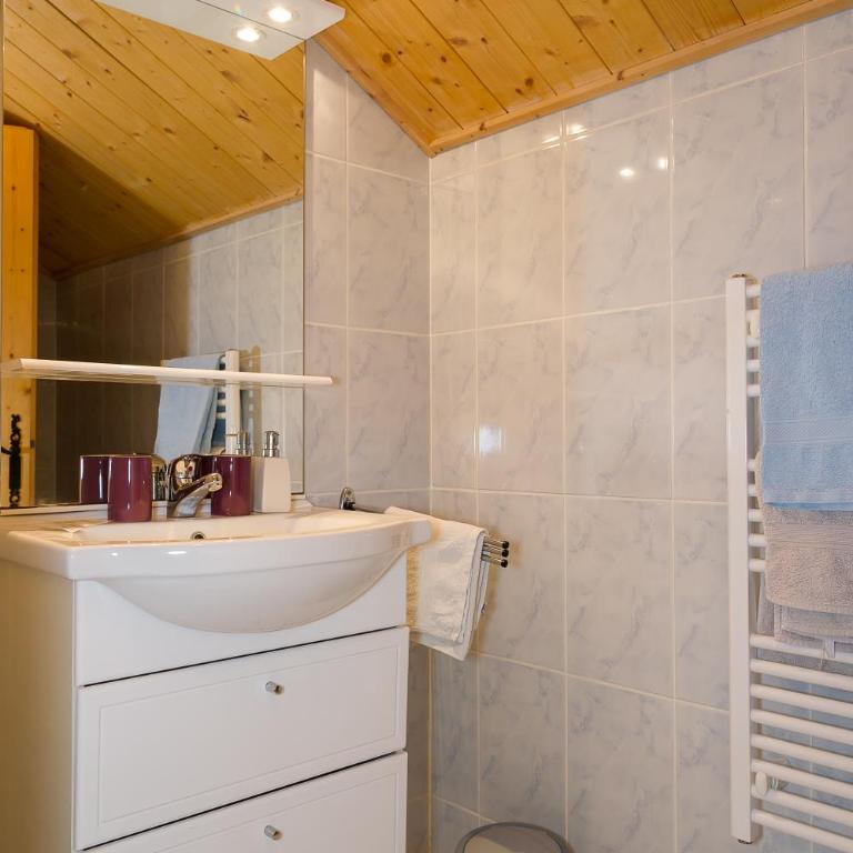 CHAMBRE d'HÔTE LA PETITE BERGERIE - Chambre Double avec Balcon - 8