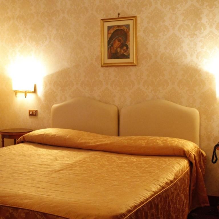 Hotel Torino - Camera Matrimoniale - 16