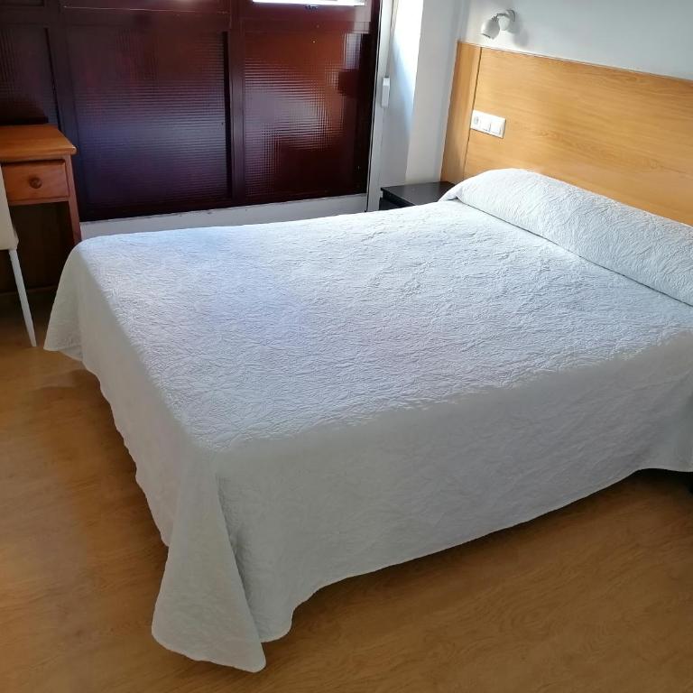 Hostal Adelia - Habitación Doble - 1 o 2 camas - 3