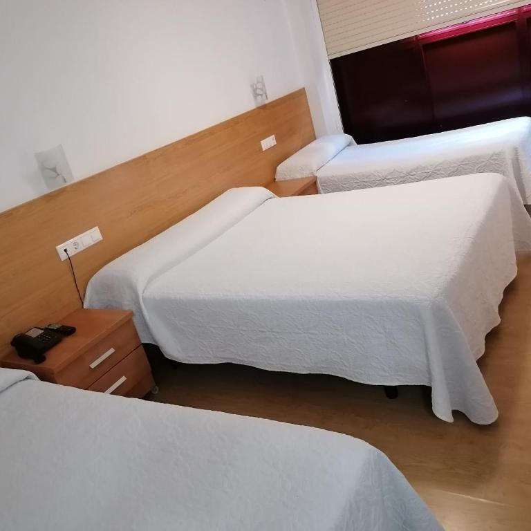 Hostal Adelia - Habitación Triple con baño - 2