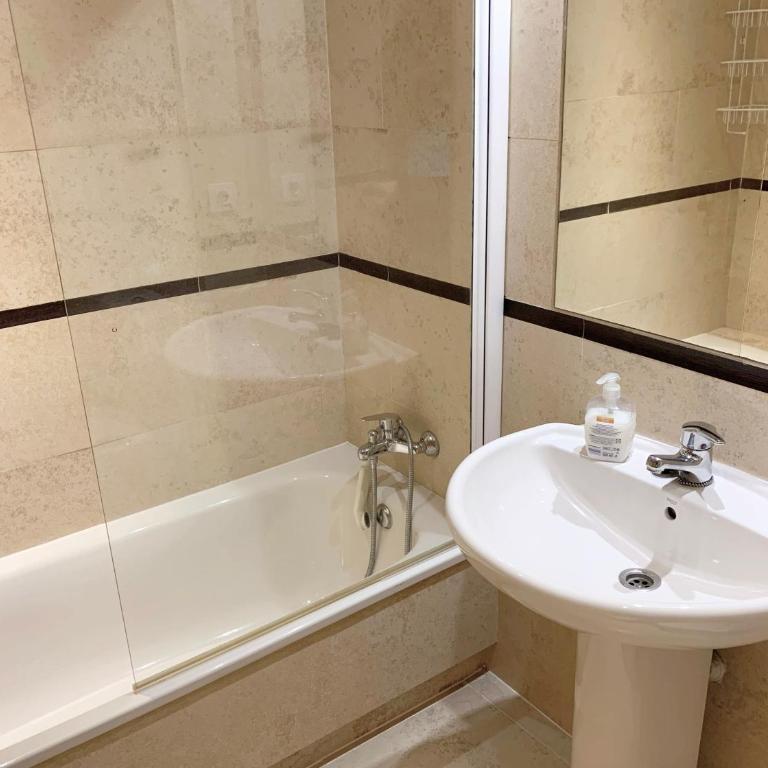 Salinas. Apartment for 4. Terrace/Parking/Pools/Gym/4mins beach - Apartamento de 2 dormitorios - 23