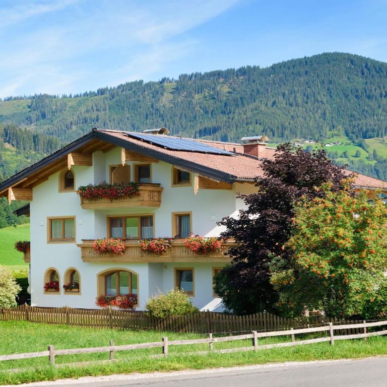 Appartement-Gästehaus Ursula - Apartment mit 1 Schlafzimmer und Balkon - 1