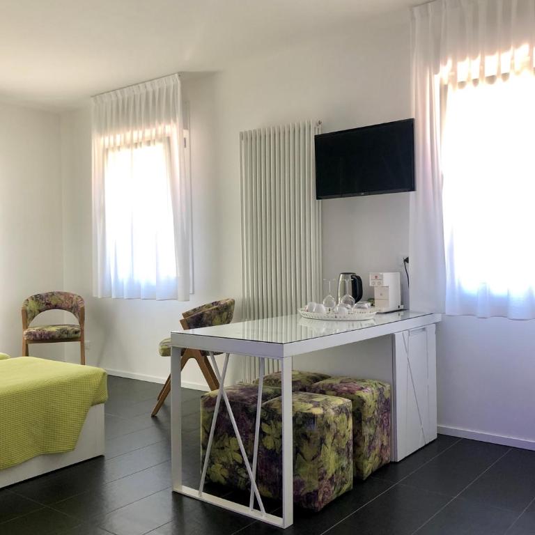 Sunrise Rooms - Camera Familiare con Bagno - 4