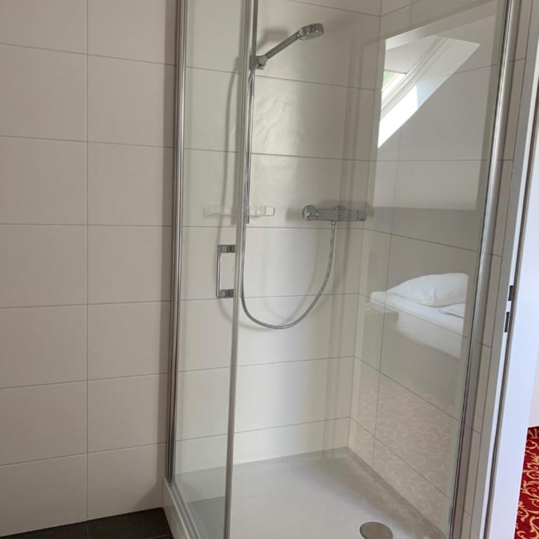 Pension Steinbichler - Apartments und Zimmer Check in 24-7 - Familienzimmer mit Doppelbett - 4