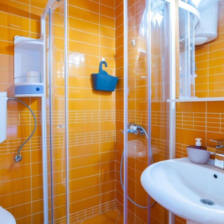 Apartments Kriva Ulica - Studio with Terrace and Garden View - 12