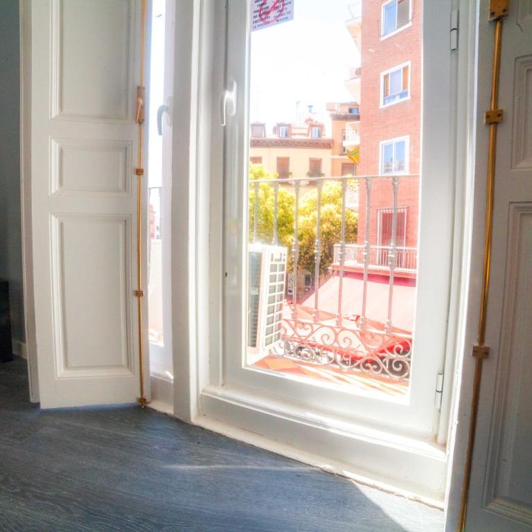 Apartments Madrid Plaza Mayor-Tintoreros - Studio Apartment with Balcony - 3