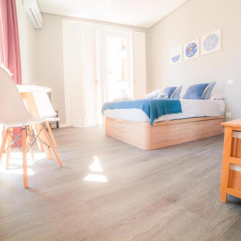 Apartments Madrid Plaza Mayor-Tintoreros - Studio Apartment with Balcony - 9