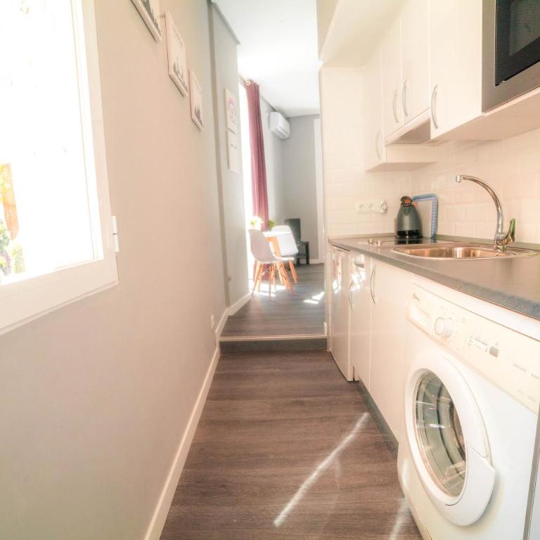 Apartments Madrid Plaza Mayor-Tintoreros - Studio Apartment with Balcony - 8