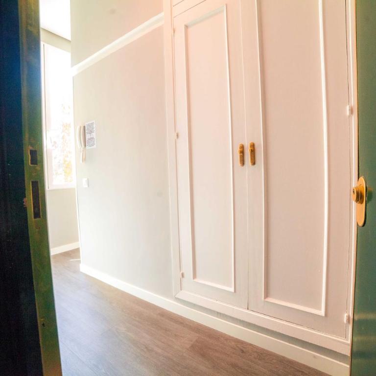 Apartments Madrid Plaza Mayor-Tintoreros - Studio Apartment with Balcony - 7