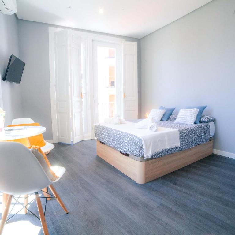 Apartments Madrid Plaza Mayor-Tintoreros - Studio Apartment with Balcony - 8