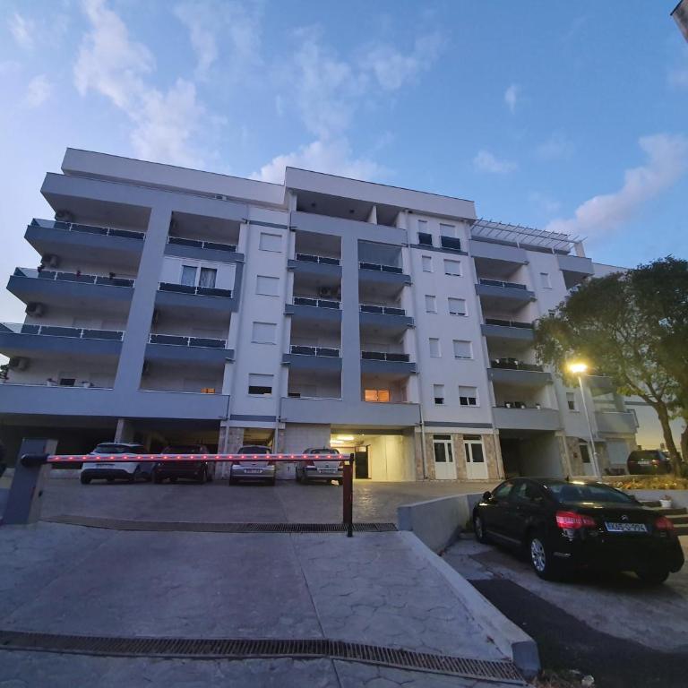 Prestige - Three-Bedroom Apartment - 50