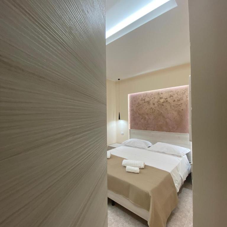 Vittorio Veneto Accomodation - Tropea city center - Camera Familiare con Balcone - 9