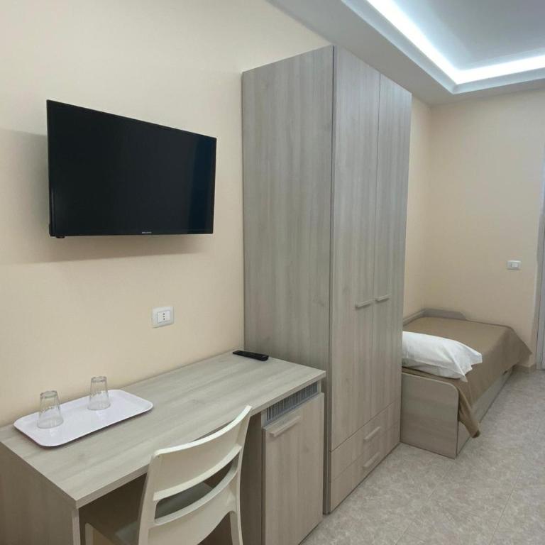 Vittorio Veneto Accomodation - Tropea city center - Camera Familiare con Balcone - 14