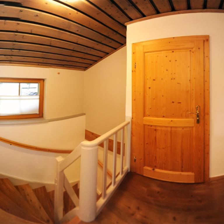 Chalet Gloria - Doppel- und Mehrbettzimmer - Familienzimmer mit Gemeinschaftsbad - 18
