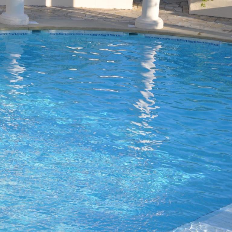 Mandana - Three-Bedroom Apartment - 84
