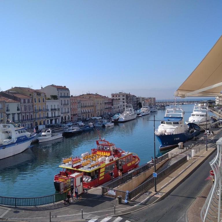 Grand T2 au COEUR DE VILLE avec VUE SUR QUAIS ET MER - One-Bedroom Apartment - 3