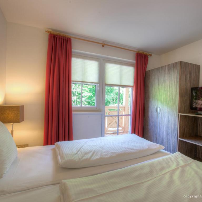 Residenz an der Burg by Kaprun Rentals - Luxuriöses Apartment mit 2 Schlafzimmern, Balkon und Bergblick - 13