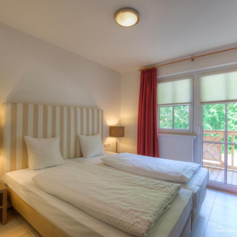Residenz an der Burg by Kaprun Rentals - Luxuriöses Apartment mit 2 Schlafzimmern, Balkon und Bergblick - 4