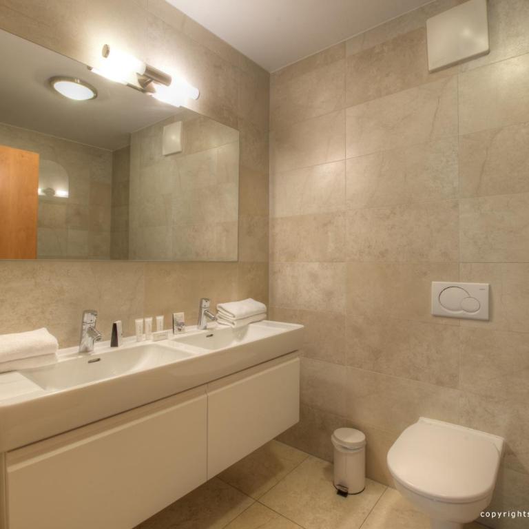 Residenz an der Burg by Kaprun Rentals - Luxuriöses Apartment mit 2 Schlafzimmern, Balkon und Bergblick - 6