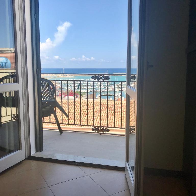 Castellammare Smart Rooms - Camera Matrimoniale Deluxe con Balcone e Vista Mare - 4