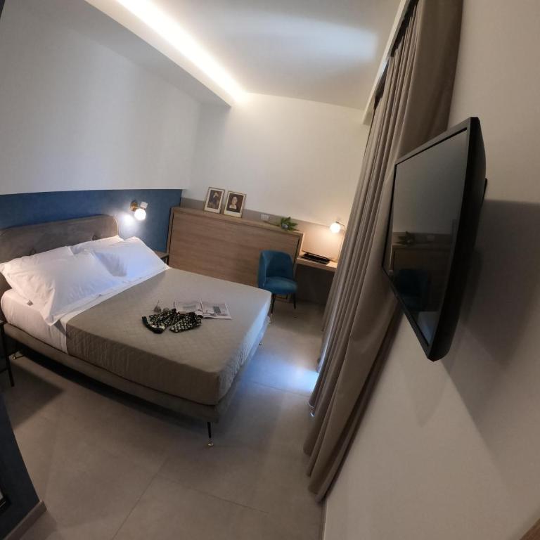 11 Catalani Rooms - Camera Tripla Standard - 6