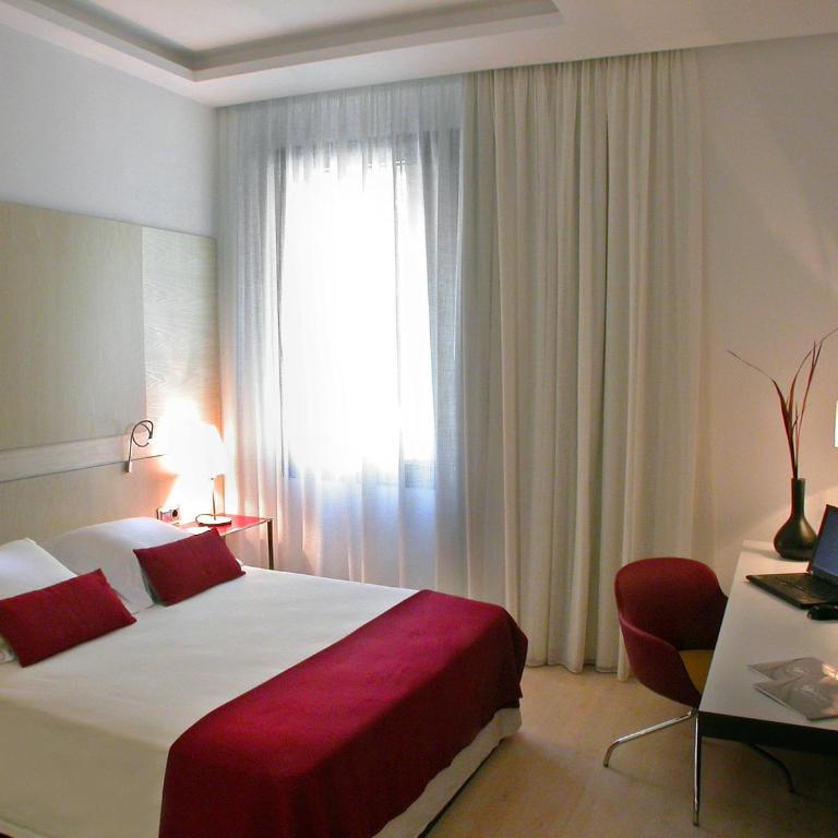 Grupotel Gran Via 678 - Premium Double or Twin Room - 2