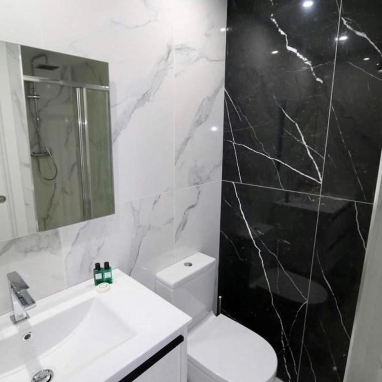 MARBELLA HOME RENTALS - Frontline 3BR apartment, Puerto Banus - Apartamento de 3 dormitorios - 15