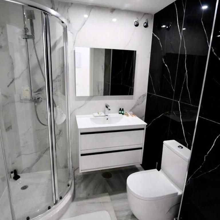 MARBELLA HOME RENTALS - Frontline 3BR apartment, Puerto Banus - Apartamento de 3 dormitorios - 10