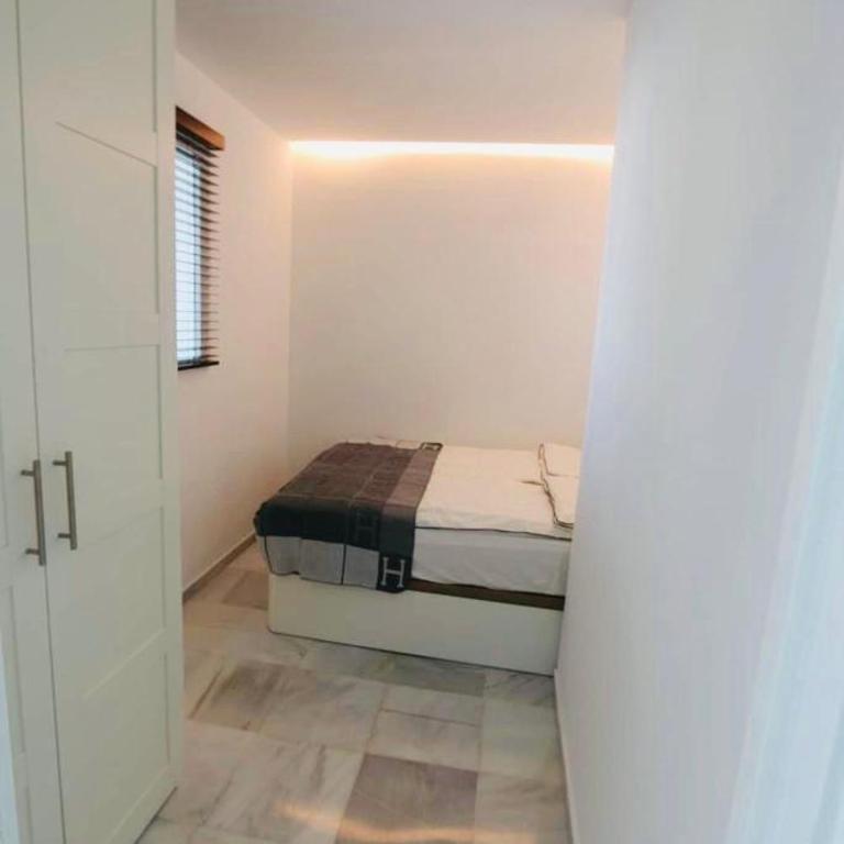 MARBELLA HOME RENTALS - Frontline 3BR apartment, Puerto Banus - Apartamento de 3 dormitorios - 9