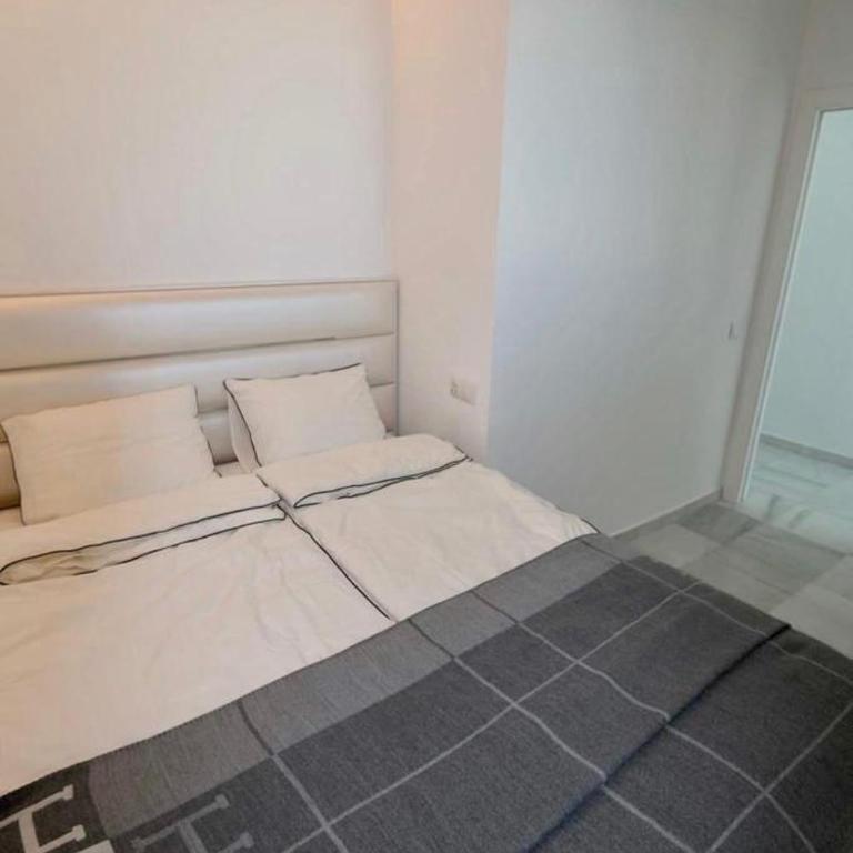 MARBELLA HOME RENTALS - Frontline 3BR apartment, Puerto Banus - Apartamento de 3 dormitorios - 8