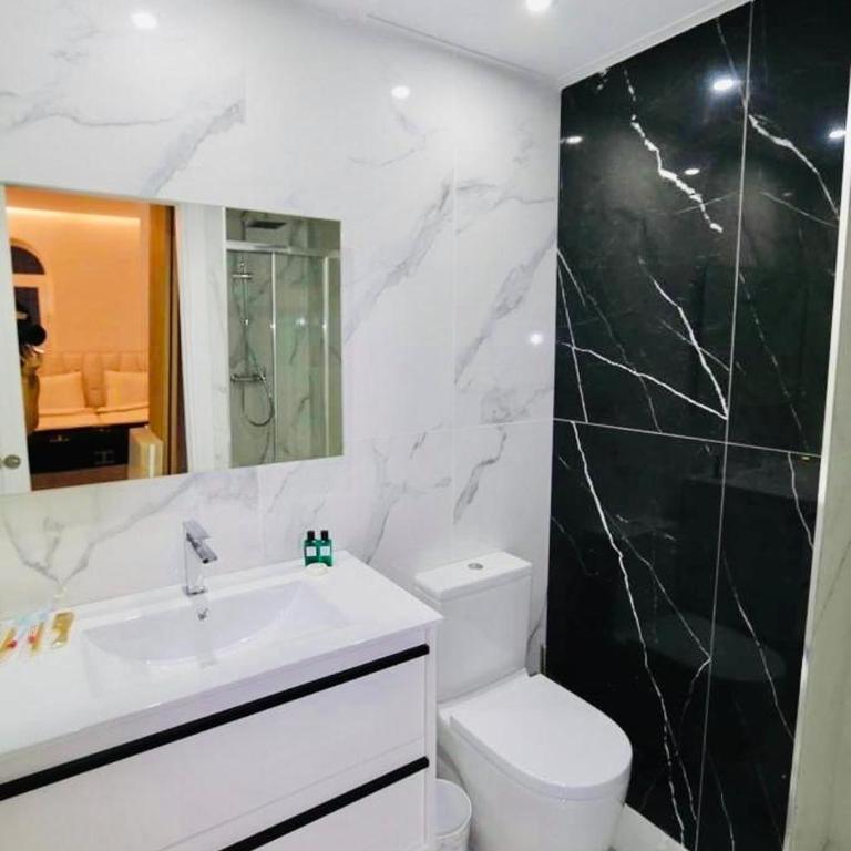 MARBELLA HOME RENTALS - Frontline 3BR apartment, Puerto Banus - Apartamento de 3 dormitorios - 14