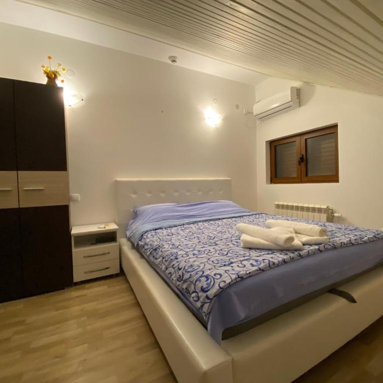 Apartments Family - Standardna Dvokrevetna Soba sa Bračnim Krevetom - 3
