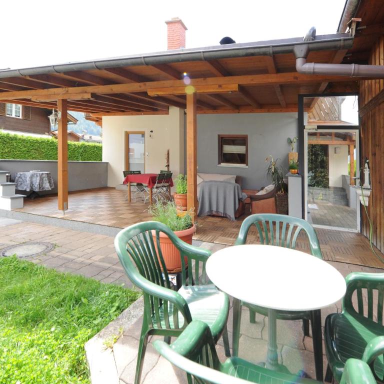 Chalet Gloria - Doppel- und Mehrbettzimmer - Familienzimmer mit Gemeinschaftsbad - 23