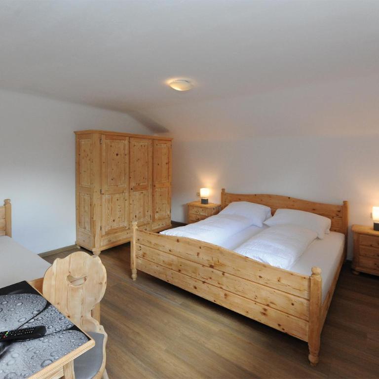 Chalet Gloria - Doppel- und Mehrbettzimmer - Familienzimmer mit Gemeinschaftsbad - 4