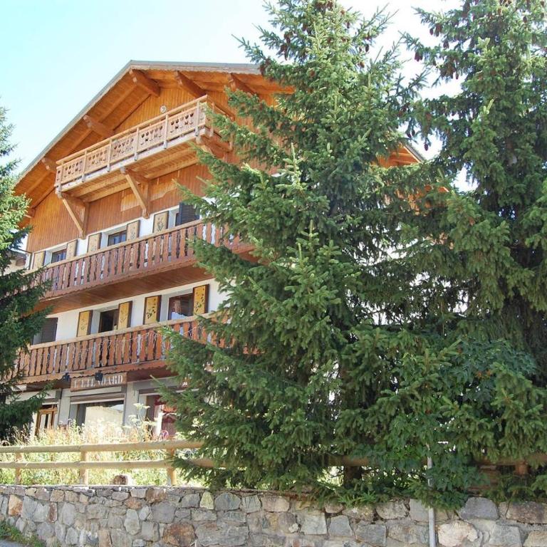 Chalet Alpe d'Huez 1850-Sea and Mountain Pleasure Avec 2 appartements- 1 Appartement 3 Chambres 8 Couchages - 3 Salles d'eau et 1 Appartement 5 Chambres 12 Couchages 5 Salles d'eau - Jacuzzi et Sauna -Pieds des Pistes et Centre - Appartement avec Balcon - 16