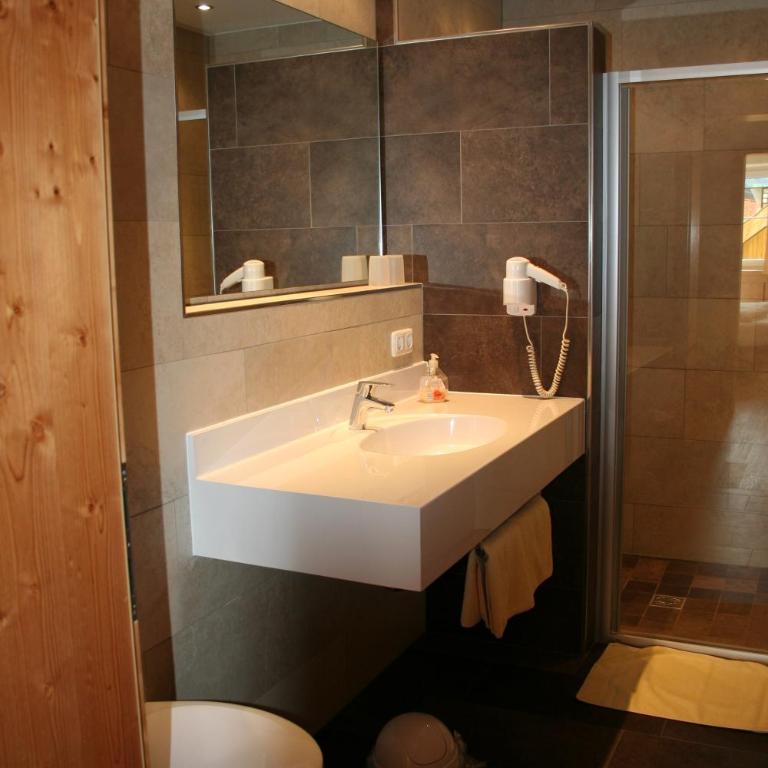 Hotel Gasthof Schweizerhaus - Chambre Double - 4