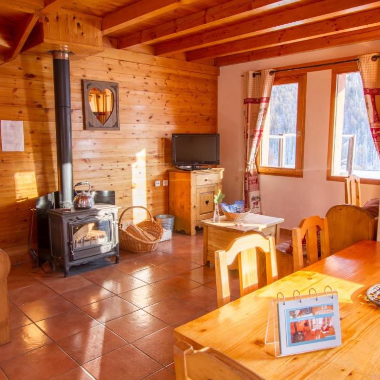 Chalet Le Mélézin hameau des Chazals Nevache Hautes Alpes - Chalet - 1