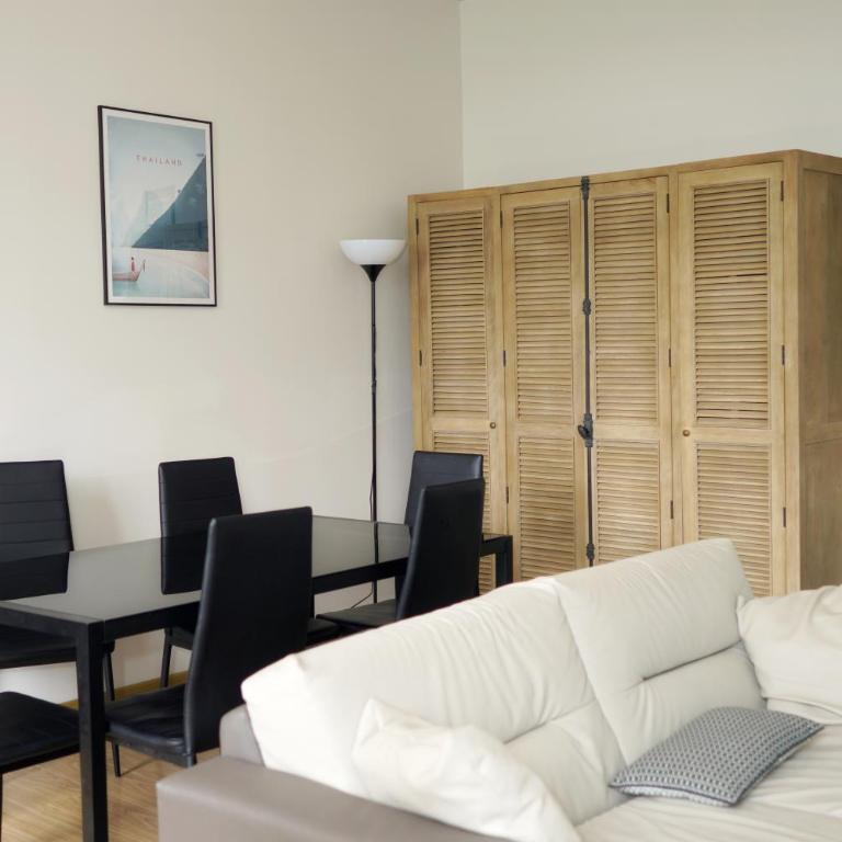 Appartement Cosy et Lumineux idéalement placé - Two-Bedroom Apartment - 10