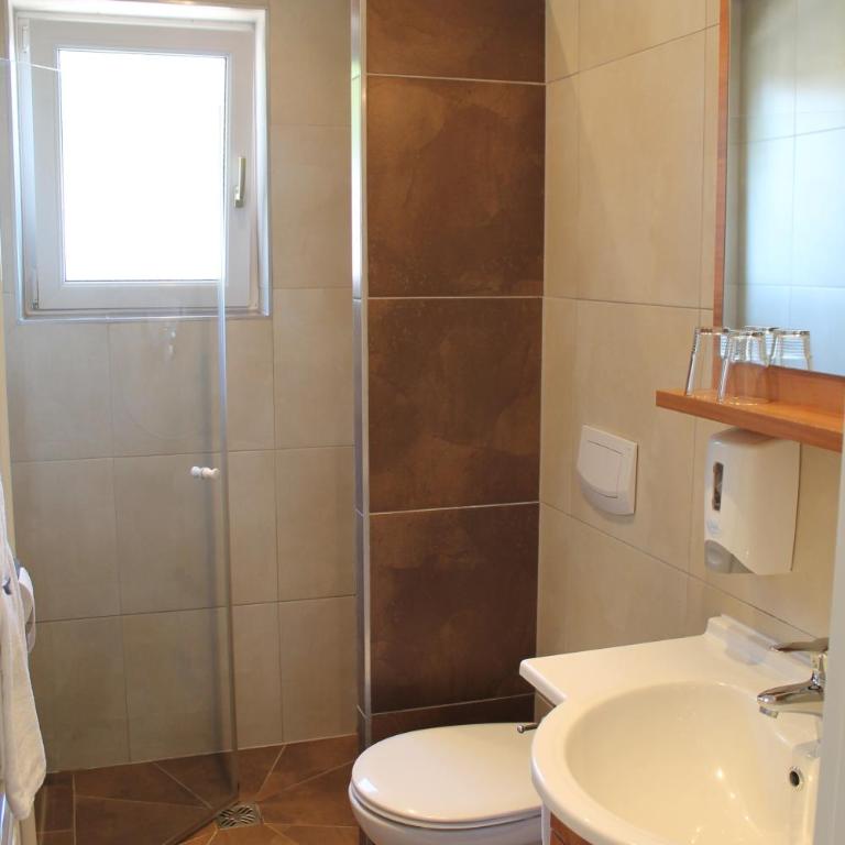 Pension Steinbichler - Apartments und Zimmer Check in 24-7 - Zweibettzimmer mit Balkon - 3
