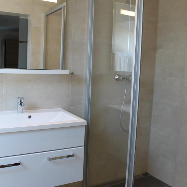 Pension Steinbichler - Apartments und Zimmer Check in 24-7 - Doppel-/Zweibettzimmer mit Stadtblick - 2