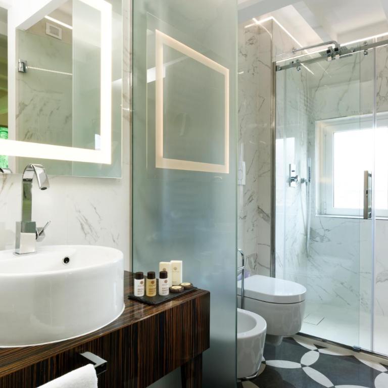 Le Boutique Hotel - Junior Suite with Terrace - 3