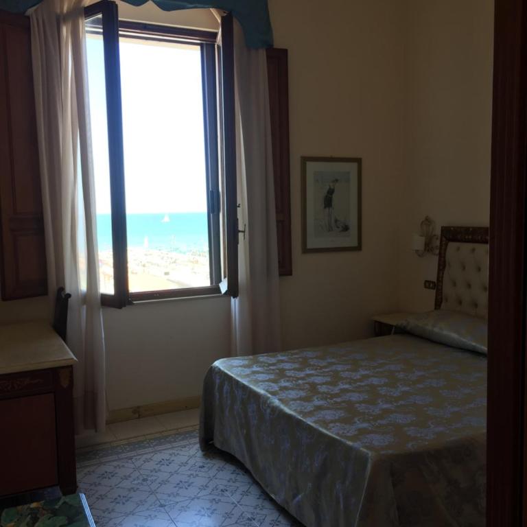 Villa Tina Hotel - Camera Matrimoniale con Vista Mare - 1