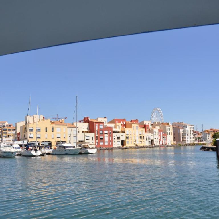 Mandana - Three-Bedroom Apartment - 55