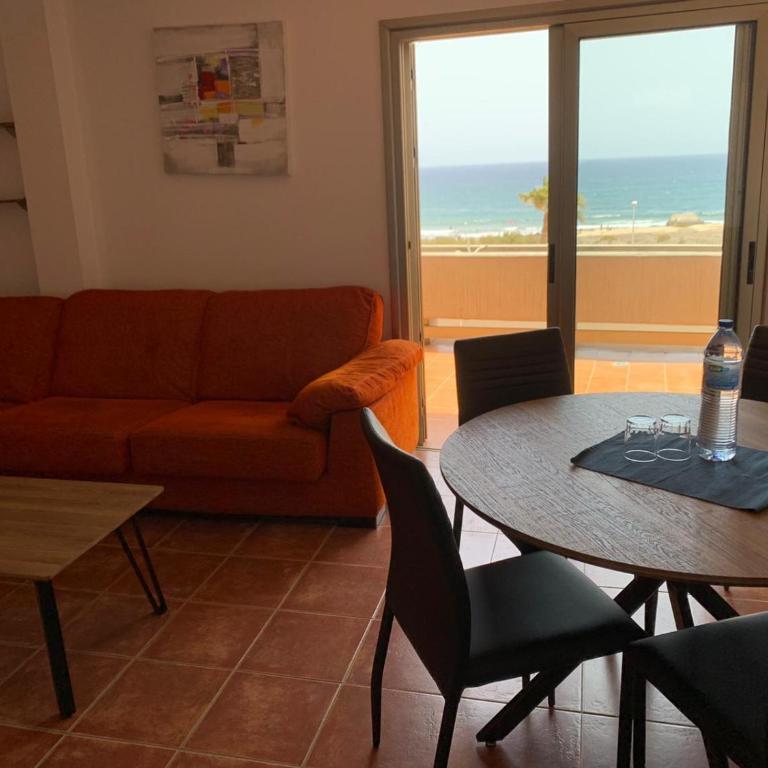 Nice terrace in front of the sea. La Jaquita - Apartamento de 2 dormitorios - 1